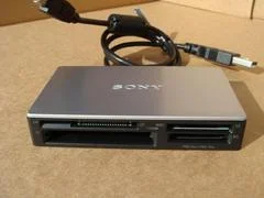 Carátula de Sony Multi Card Reader